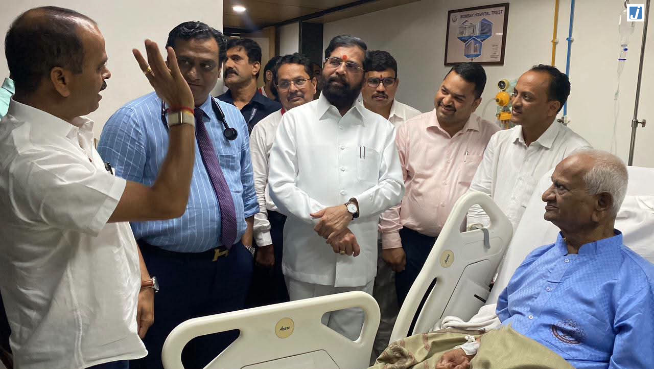 डिप्टी CM एकनाथ शिंदे ने अन्ना हजारे से की मुलाकात, अस्पताल पहुंचकर जाना हालचाल