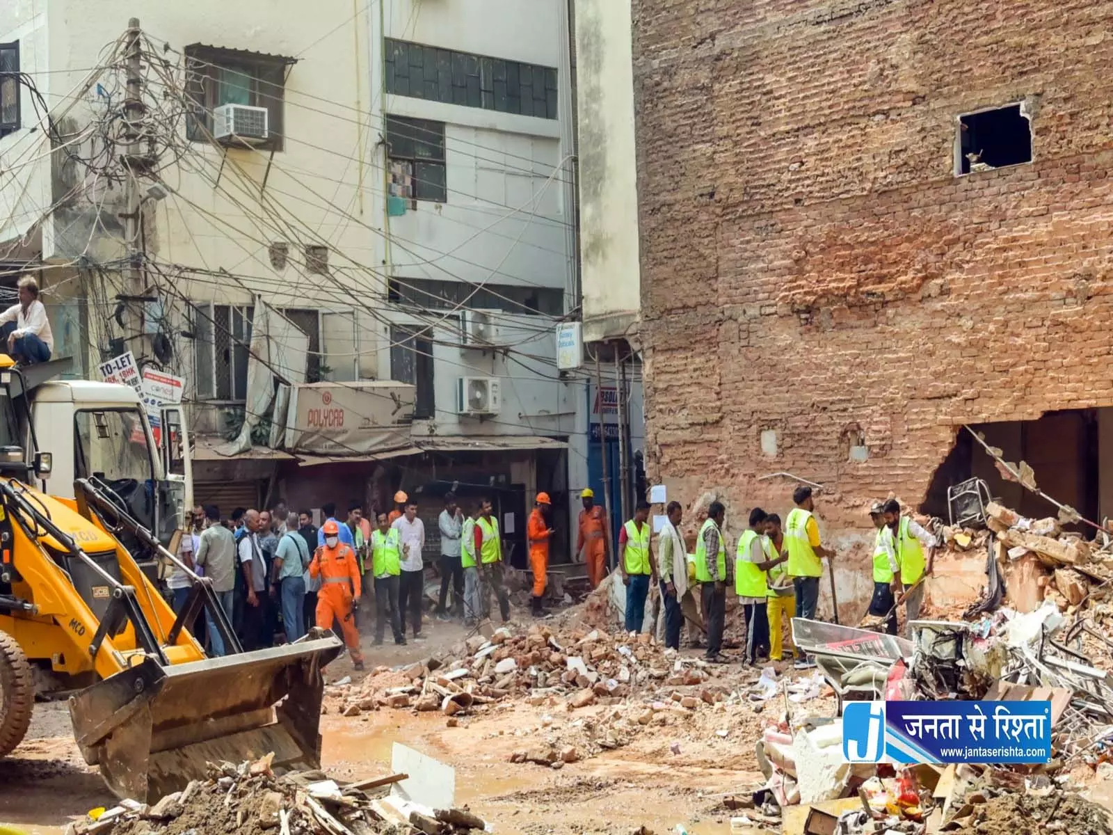 सत्य निकेतन में PG के ढहने के बाद दो लोगों को छुट्टी दे दी गई, एक की हालत गंभीर, ICU में भर्ती सत्य निकेतन में PG के ढहने के बाद दो लोगों को छुट्टी दे दी गई, एक की हालत गंभीर, ICU में भर्ती