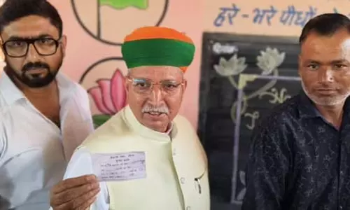 बीकानेर नगर निगम चुनाव: केंद्रीय मंत्री अर्जुन राम मेघवाल ने कतार में लगकर किया मतदान, विपक्ष पर साधा निशाना