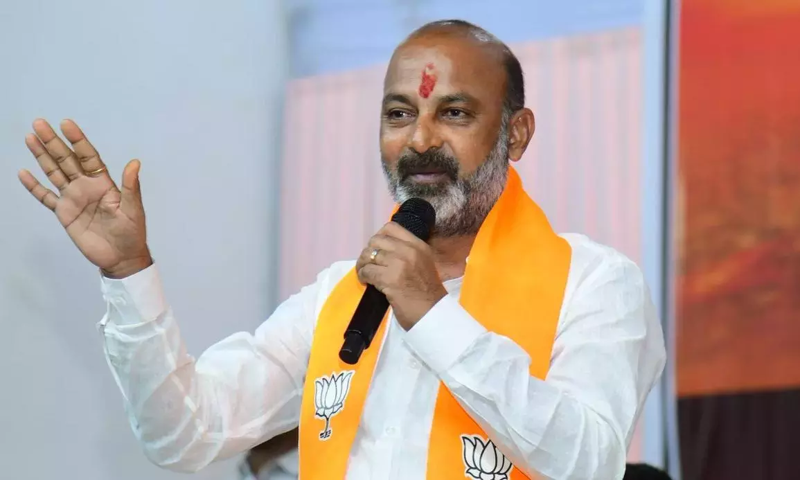 BRS MLC को गिरफ़्तार करें, दोषी पुलिसकर्मियों को सज़ा दें: बंदी संजय