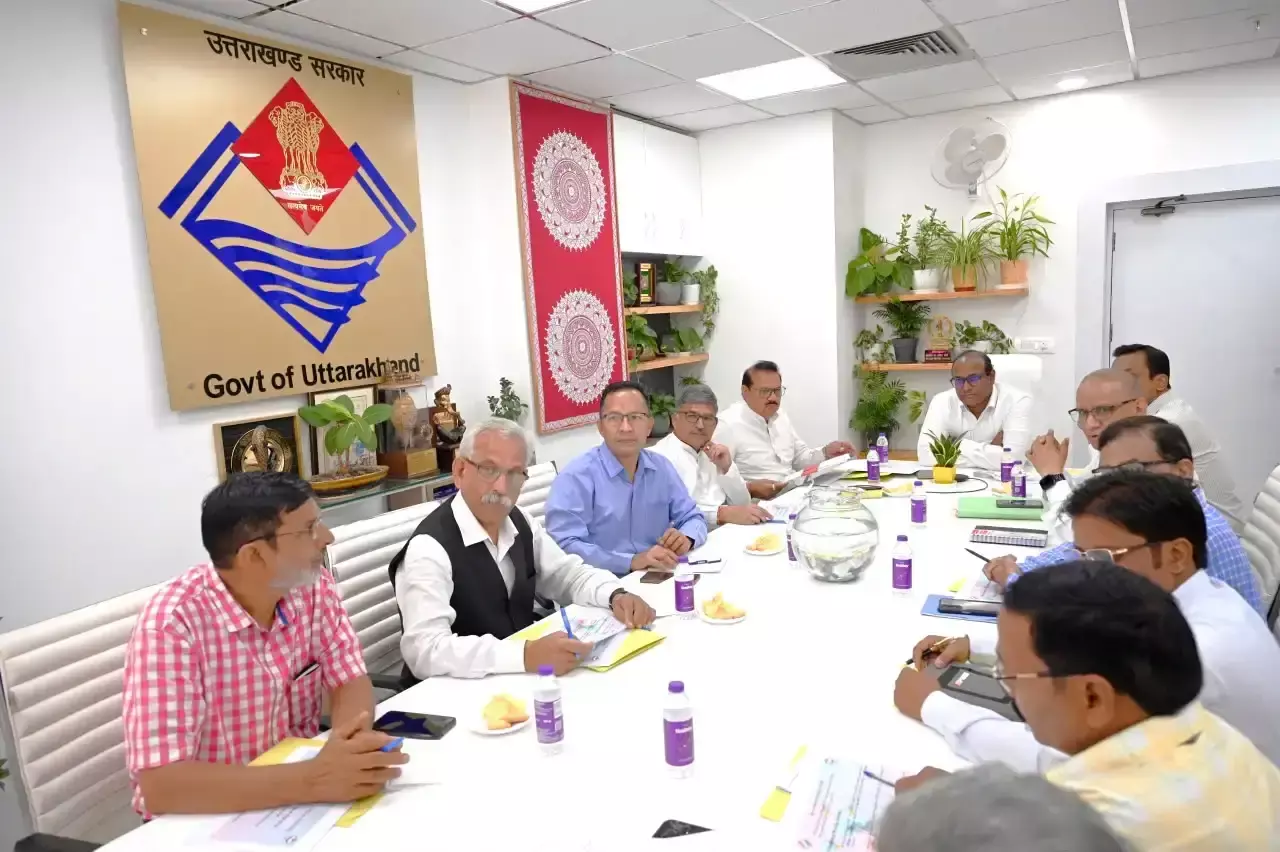 Dehradun: मतदाता सूची पुनरीक्षण को लेकर राजनीतिक दलों के साथ बैठक आयोजित Dehradun: मतदाता सूची पुनरीक्षण को लेकर राजनीतिक दलों के साथ बैठक आयोजित
