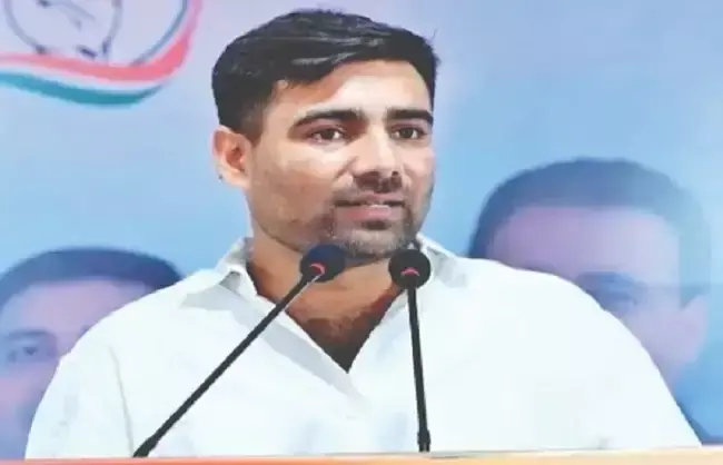New Delhi: एनएसयूआई का डीयू कुलपति पर हमला, कार्यक्रम में शामिल होने पर जताई नाराजगी