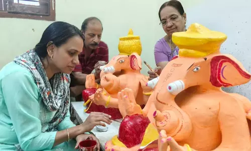 इंदौर में 200 साल पुरानी परंपरा को जिंदा रख रहा खरगोनकर परिवार इंदौर में 200 साल पुरानी परंपरा को जिंदा रख रहा खरगोनकर परिवार