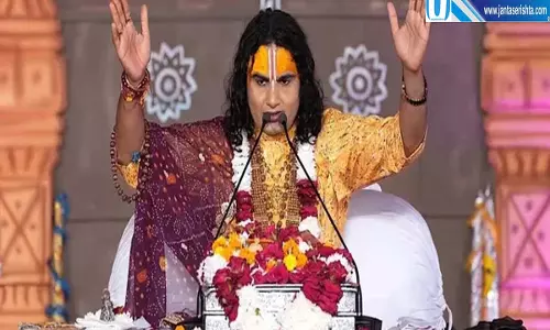 तरावड़ी में अनिरुद्धाचार्य की कथा बनी लव क्लास प्रेम और जीवन पर दिया संदेश तरावड़ी में अनिरुद्धाचार्य की कथा बनी लव क्लास प्रेम और जीवन पर दिया संदेश