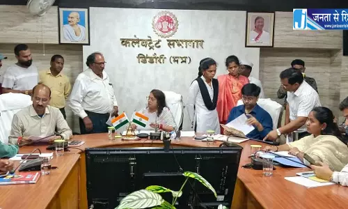 पेयजल और आवास मामलों पर कलेक्टर सख्त