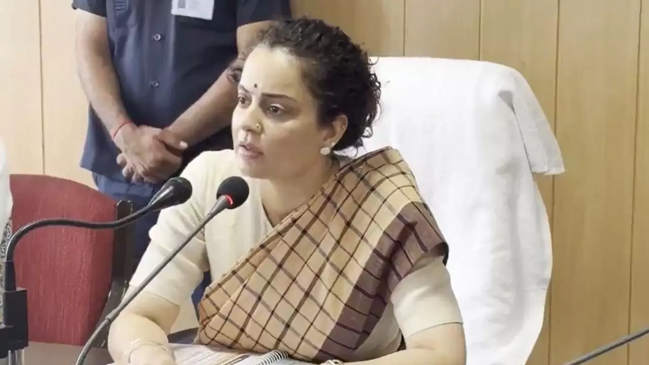 Mandi: कंगना का अधिकारियों से विवाद जारी, कांग्रेस ने सांसद पर साधा निशाना