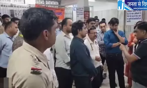 रीवा कलेक्टर का SGMH में औचक निरीक्षण, ड्यूटी से गायब मिले डॉक्टर