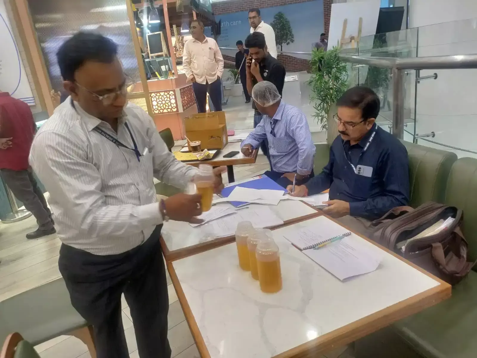 Jaipur: खाद्य सुरक्षा को लेकर डब्ल्यूटीपी मॉल में निरीक्षण, फूड आउटलेट्स से नमूने