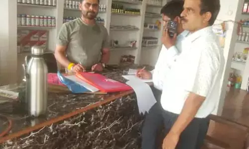 खाद की कालाबाजारी पर शिकंजा, दो दुकानों को नोटिस जारी