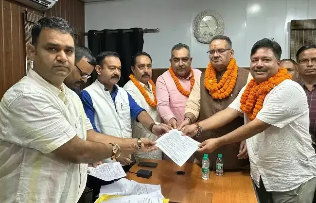 Dehradun: गढ़वाल में जिला सहकारी बैंक चुनाव में भाजपा की शानदार जीत