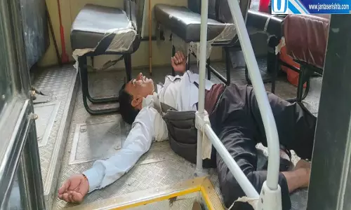 कोटद्वार में बस यात्रा के दौरान हंगामा नशे में बेहोश हुआ परिचालक