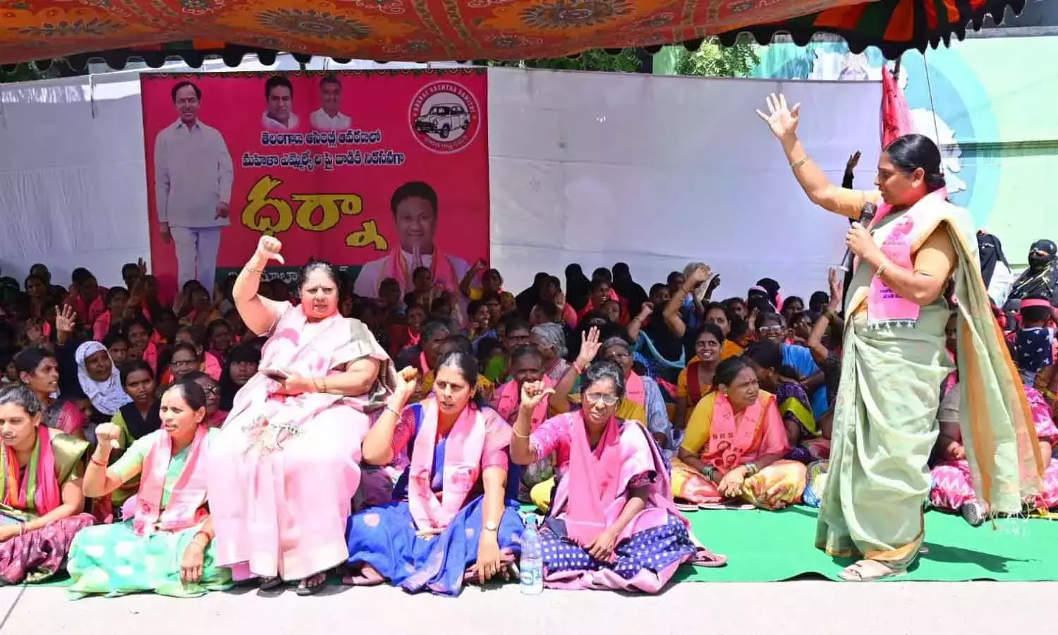 निज़ामाबाद में महिला विधायकों पर कथित हमले को लेकर BRS ने विरोध प्रदर्शन किया