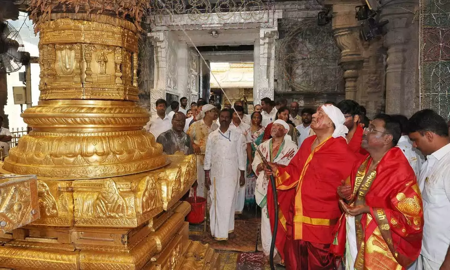 Andhra: कोइल अलवर तिरुमंजनम का प्रदर्शन Andhra: कोइल अलवर तिरुमंजनम का प्रदर्शन