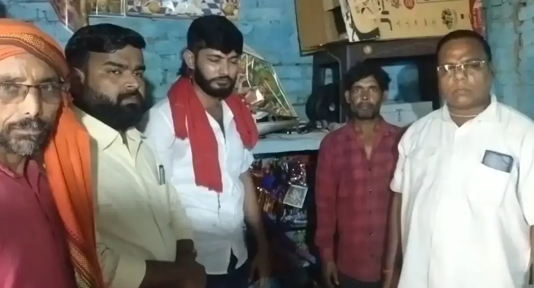 Kanpur: मारपीट और धर्मांतरण के दबाव के आरोप पर बवाल, पुलिसकर्मी निलंबित Kanpur: मारपीट और धर्मांतरण के दबाव के आरोप पर बवाल, पुलिसकर्मी निलंबित