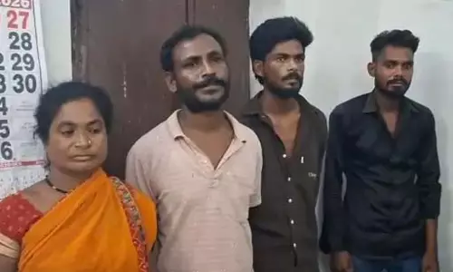 बिलासपुर रेलवे स्टेशन से महिला समेत पांच लोग गांजा के साथ गिरफ्तार बिलासपुर रेलवे स्टेशन से महिला समेत पांच लोग गांजा के साथ गिरफ्तार