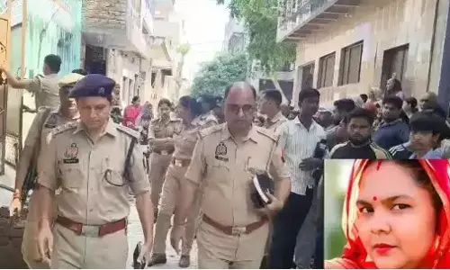 Mathura: घरेलू कलह में पत्नी की हत्या, दुपट्टे से गला घोंटने वाला पति गिरफ्तार Mathura: घरेलू कलह में पत्नी की हत्या, दुपट्टे से गला घोंटने वाला पति गिरफ्तार