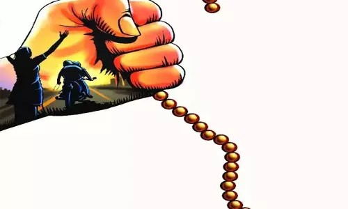 Noida: बागपत में दिनदहाड़े हत्या की वारदात, युवक ने तोड़ा दम