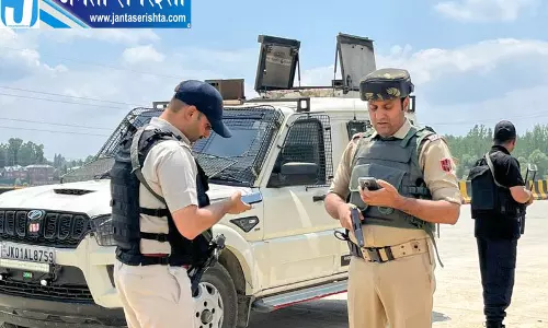 पुंछ में सीमावर्ती लोगों के साथ जागरूकता बैठक पुंछ में सीमावर्ती लोगों के साथ जागरूकता बैठक