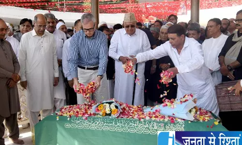 शेख़ अब्दुल्ला की 44वीं पुण्यतिथि पर श्रद्धांजलि