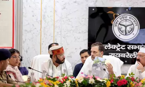 रायबरेली की सड़कों पर राहुल गांधी का सवाल, गड्ढों की तस्वीर दिखाकर अफसरों से मांगा जवाब रायबरेली की सड़कों पर राहुल गांधी का सवाल, गड्ढों की तस्वीर दिखाकर अफसरों से मांगा जवाब