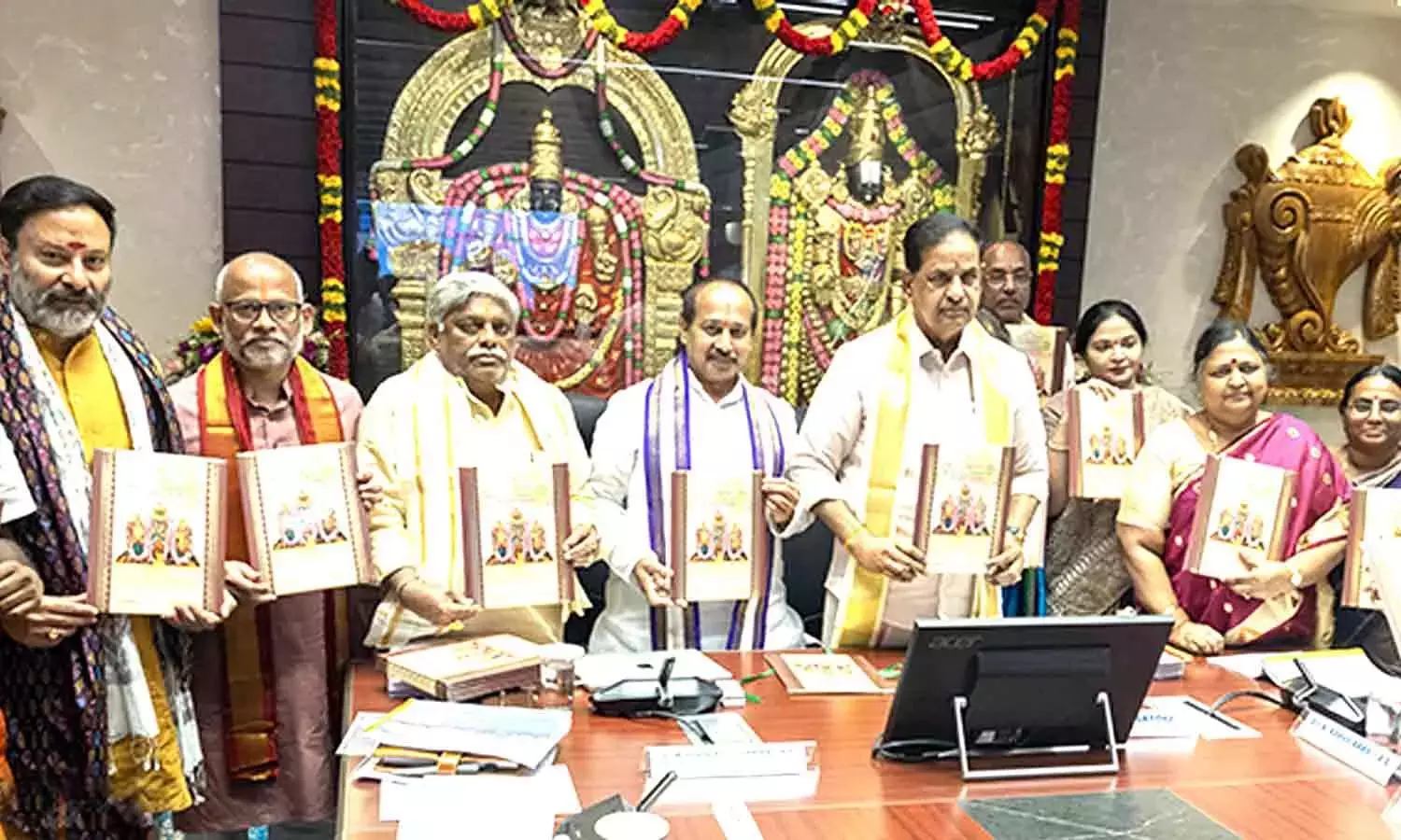 Andhra: TTD ने 12-20 अक्टूबर तक होने वाले नवरात्रि ब्रह्मोत्सव के लिए बुकलेट जारी की Andhra: TTD ने 12-20 अक्टूबर तक होने वाले नवरात्रि ब्रह्मोत्सव के लिए बुकलेट जारी की