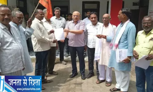किसानों की समस्याओं को लेकर भारतीय किसान संघ का प्रदर्शन, छह सूत्रीय मांगों का ज्ञापन सौंपा