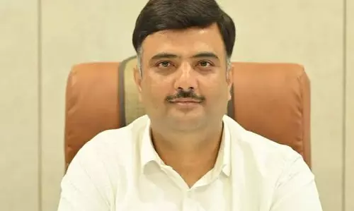 IAS अफसर पर कार्रवाई की मांग: गुवाहाटी में हॉल पर अवैध कब्जा IAS अफसर पर कार्रवाई की मांग: गुवाहाटी में हॉल पर अवैध कब्जा