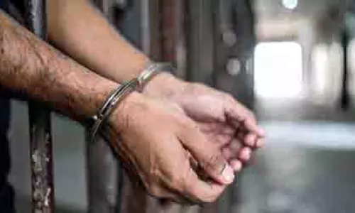 पश्चिम बंगाल के हावड़ा में चोरी के शक में एक व्यक्ति की पीट-पीटकर हत्या के मामले में दो लोग गिरफ्तार पश्चिम बंगाल के हावड़ा में चोरी के शक में एक व्यक्ति की पीट-पीटकर हत्या के मामले में दो लोग गिरफ्तार