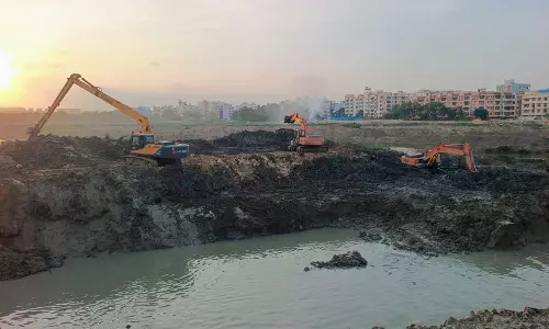 कुकटपल्ली IDL झील गणेश विसर्जन के लिए तैयार हो रही कुकटपल्ली IDL झील गणेश विसर्जन के लिए तैयार हो रही