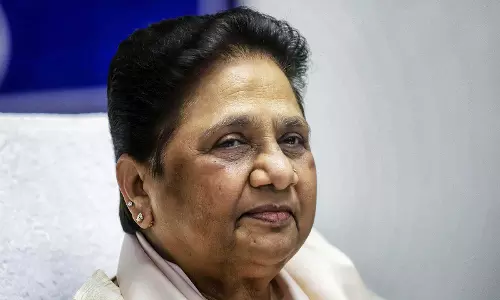 BSP में फिर गरमाई सियासत, मायावती ने अशोक सिद्धार्थ को दी कड़ी चेतावनी BSP में फिर गरमाई सियासत, मायावती ने अशोक सिद्धार्थ को दी कड़ी चेतावनी