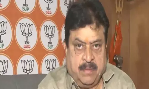फीस रीइम्बर्समेंट पर BJP का अनोखा विरोध, राहुल को Italian में लिखा चिट्ठी फीस रीइम्बर्समेंट पर BJP का अनोखा विरोध, राहुल को Italian में लिखा चिट्ठी
