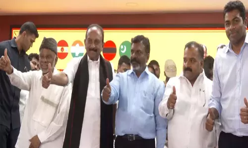 नए TVK गठबंधन ने भरी हुंकार, कल होगा उम्मीदवारों का ऐलान नए TVK गठबंधन ने भरी हुंकार, कल होगा उम्मीदवारों का ऐलान