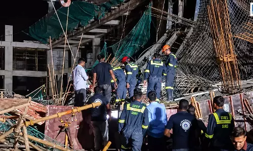 बोस्की एम्पायर की स्लैब गिरी, 12 से ज्यादा लोगो के फंसे होने की आशंका बोस्की एम्पायर की स्लैब गिरी, 12 से ज्यादा लोगो के फंसे होने की आशंका