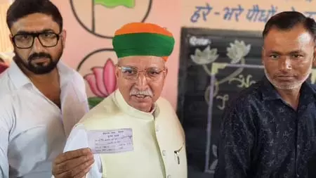 बीकानेर नगर निगम चुनाव: केंद्रीय मंत्री अर्जुन राम मेघवाल ने कतार में लगकर किया मतदान, विपक्ष पर साधा निशाना बीकानेर नगर निगम चुनाव: केंद्रीय मंत्री अर्जुन राम मेघवाल ने कतार में लगकर किया मतदान, विपक्ष पर साधा निशाना