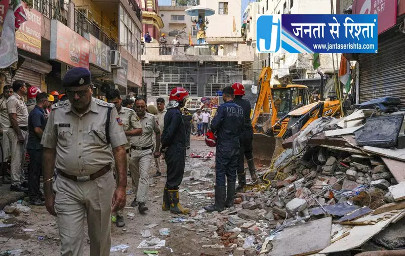 Delhi हादसे में बेटे की मौत, पिता बोले- बच्चों को न भेजें Delhi हादसे में बेटे की मौत, पिता बोले- बच्चों को न भेजें