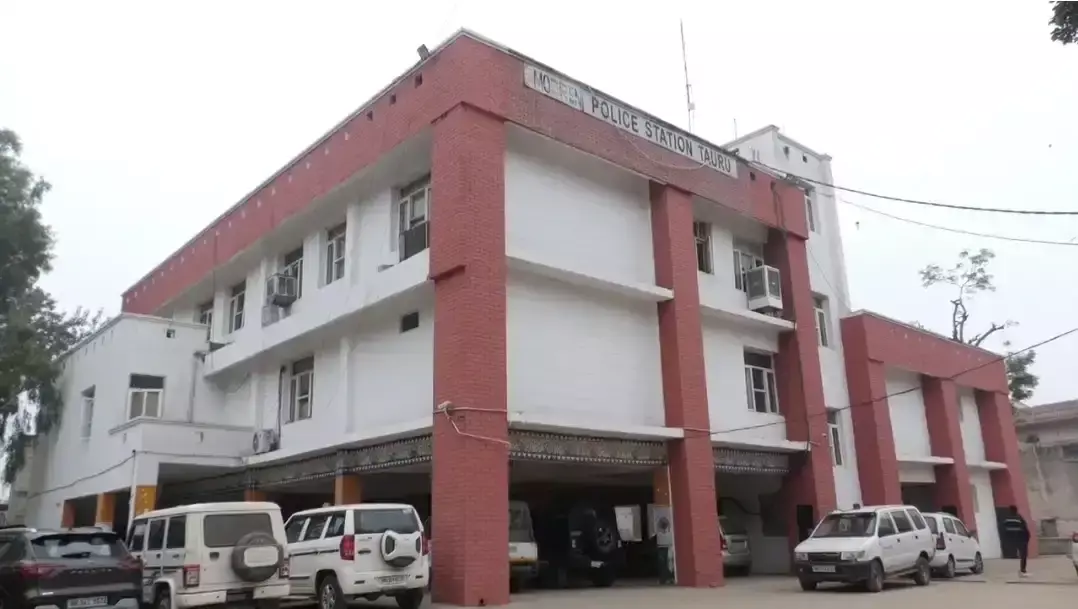 Nuh: नूंह में शराब तस्करी का भंडाफोड़, यूपी का तस्कर 136 पेटी शराब सहित पकड़ा Nuh: नूंह में शराब तस्करी का भंडाफोड़, यूपी का तस्कर 136 पेटी शराब सहित पकड़ा