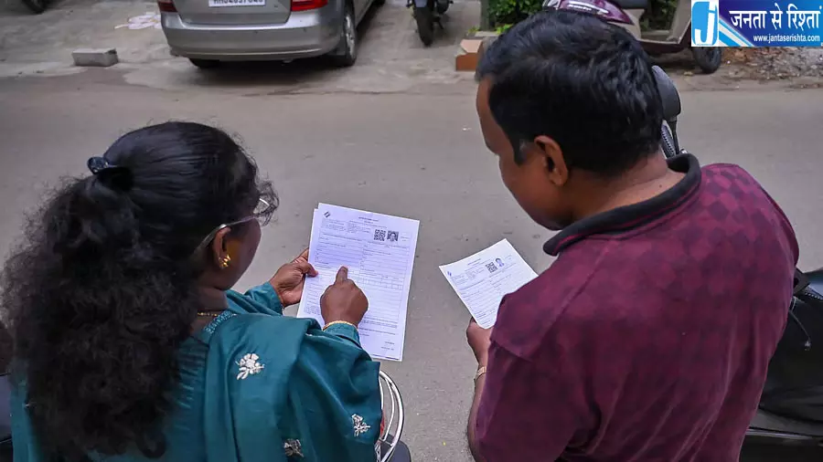 कर्नाटक में प्रवासी मतदाताओं की बढ़ी परेशानी, SIR फॉर्म भरने वालों को मिल रहे नोटिस कर्नाटक में प्रवासी मतदाताओं की बढ़ी परेशानी, SIR फॉर्म भरने वालों को मिल रहे नोटिस