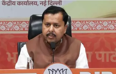 पीएम मोदी के 25 साल के जनसेवा कार्यकाल पर ‘सेवा संकल्प अभियान’, वडनगर से वाराणसी तक निकलेगी सेवा यात्रा पीएम मोदी के 25 साल के जनसेवा कार्यकाल पर ‘सेवा संकल्प अभियान’, वडनगर से वाराणसी तक निकलेगी सेवा यात्रा