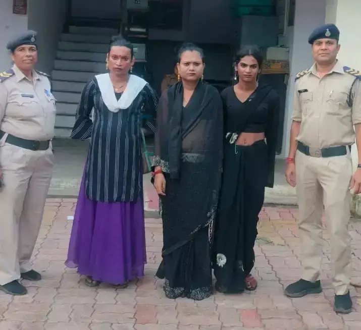 Jabalpur: यात्रियों से विवाद और गाली-गलौज पर तीन किन्नरों के खिलाफ कार्रवाई Jabalpur: यात्रियों से विवाद और गाली-गलौज पर तीन किन्नरों के खिलाफ कार्रवाई