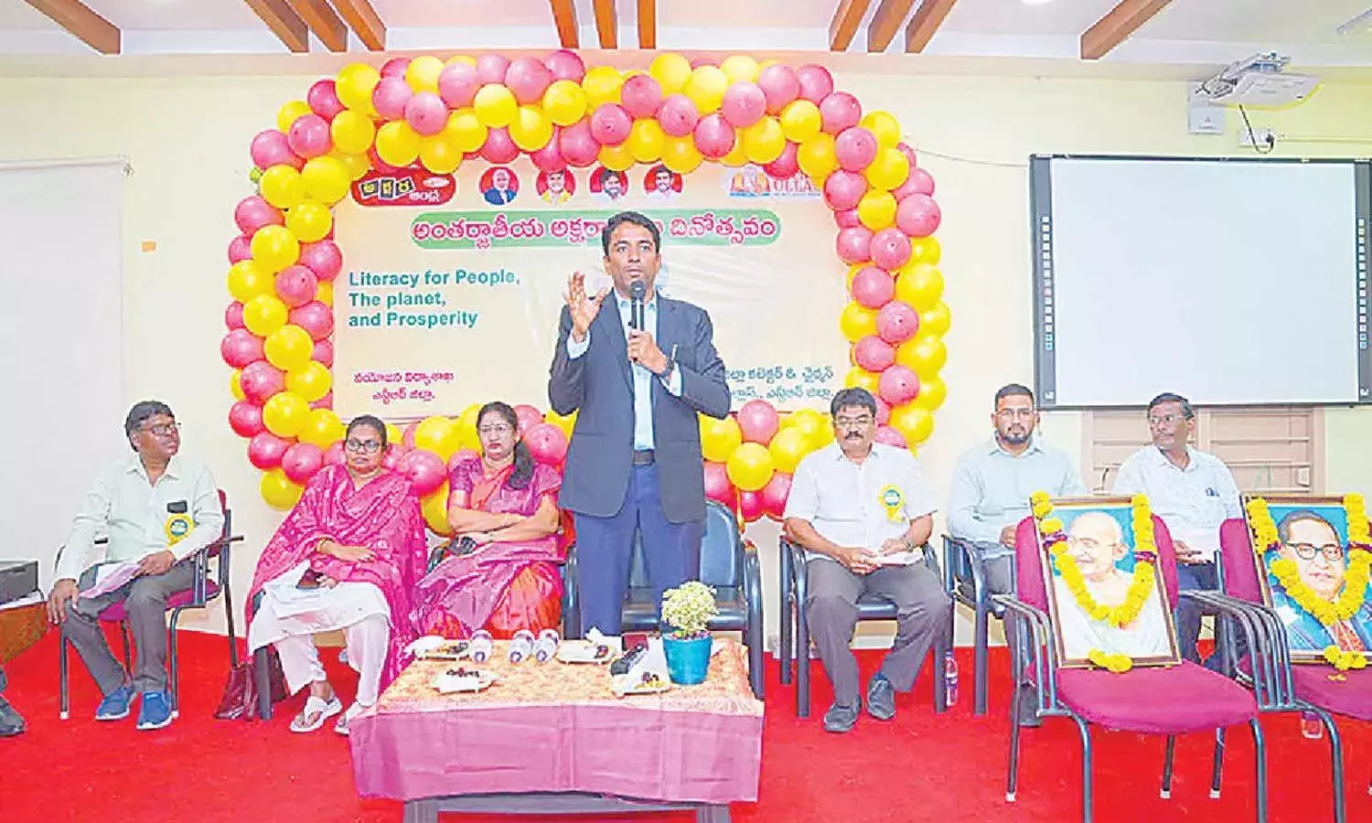 Andhra: NTR ज़िले का लक्ष्य 100 प्रतिशत साक्षरता हासिल करना है Andhra: NTR ज़िले का लक्ष्य 100 प्रतिशत साक्षरता हासिल करना है