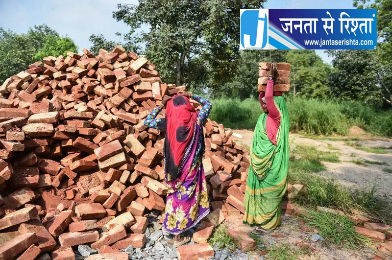 सिरसा में कपास किसान बढ़ी मजदूरी से परेशान सिरसा में कपास किसान बढ़ी मजदूरी से परेशान