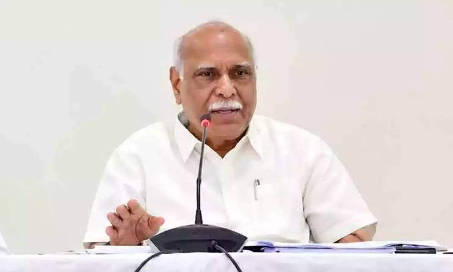 Andhra: आयोजकों को बिजली से जुड़ी सुरक्षा सावधानियां बरतने की सलाह दी गई Andhra: आयोजकों को बिजली से जुड़ी सुरक्षा सावधानियां बरतने की सलाह दी गई
