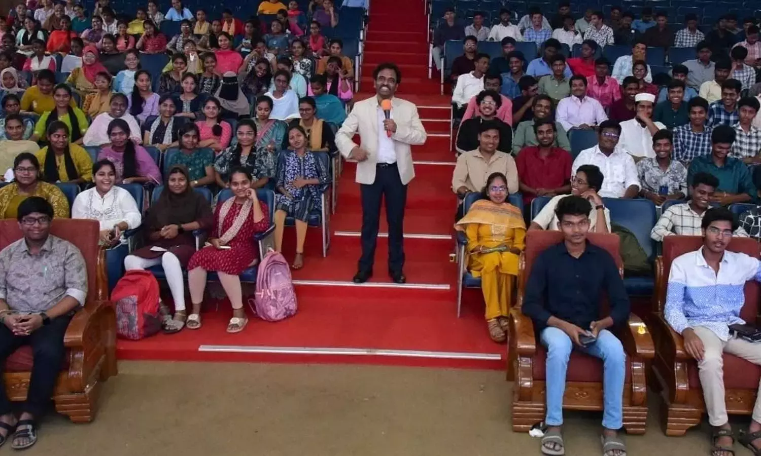 Andhra: चुनौतियों को अवसरों में बदलें Andhra: चुनौतियों को अवसरों में बदलें