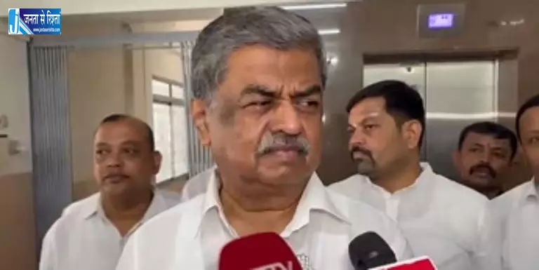 कर्नाटक में ED छापेमारी से सियासी घमासान कर्नाटक में ED छापेमारी से सियासी घमासान