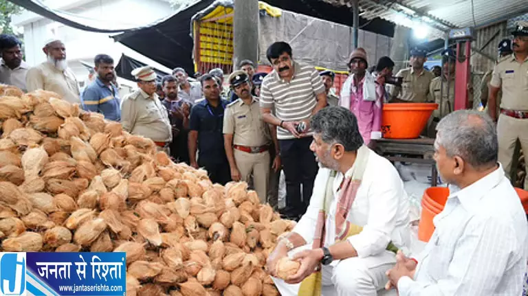 कर्नाटक हाई कोर्ट ने CM शिवकुमार के APMC दौरे की सराहना की कर्नाटक हाई कोर्ट ने CM शिवकुमार के APMC दौरे की सराहना की