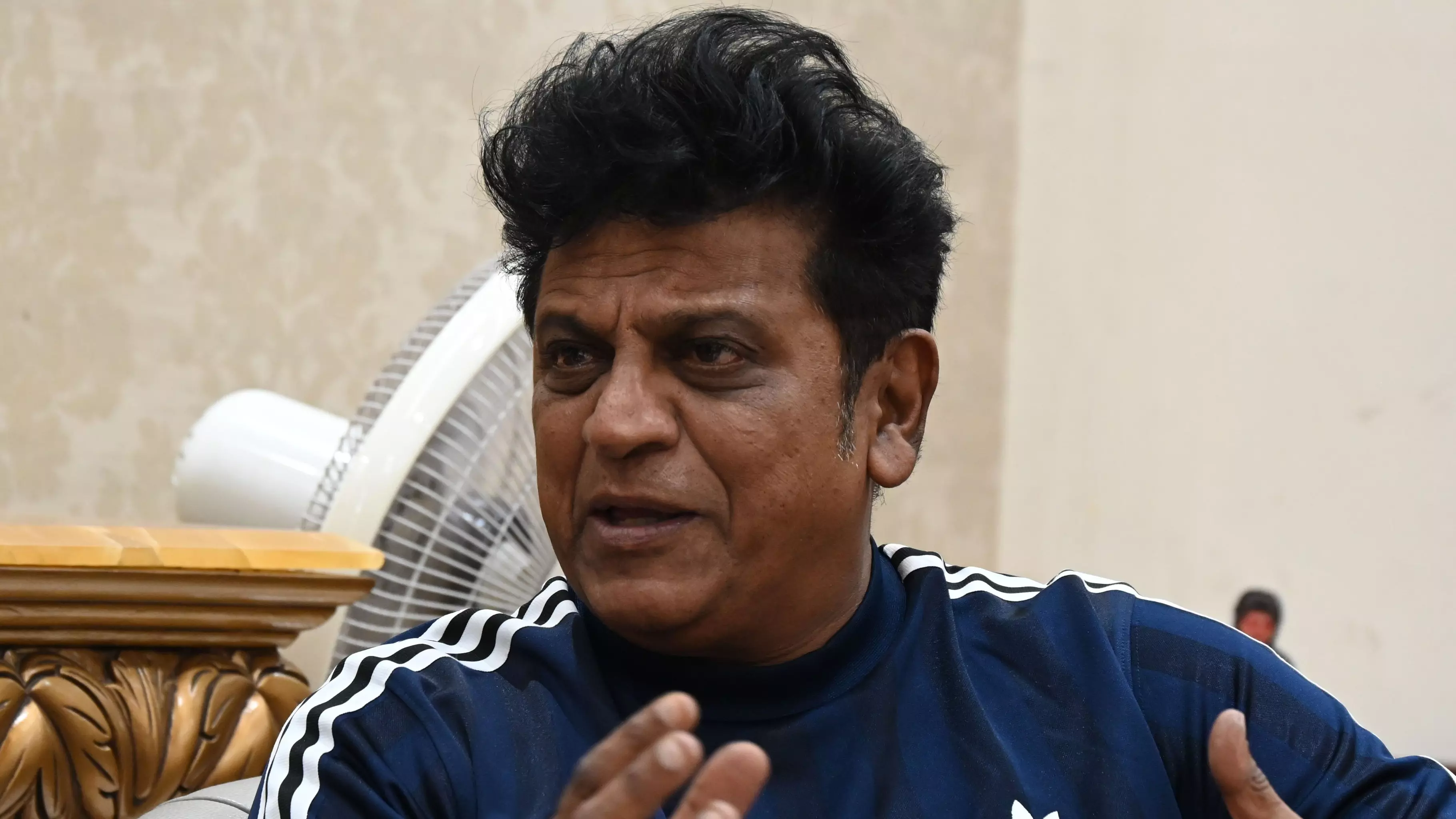 हिंदी को राष्ट्रीय भाषा बताने पर शिवराजकुमार ने मांगी माफी, संजय दत्त के मराठी बयान पर भी विवाद हिंदी को राष्ट्रीय भाषा बताने पर शिवराजकुमार ने मांगी माफी, संजय दत्त के मराठी बयान पर भी विवाद