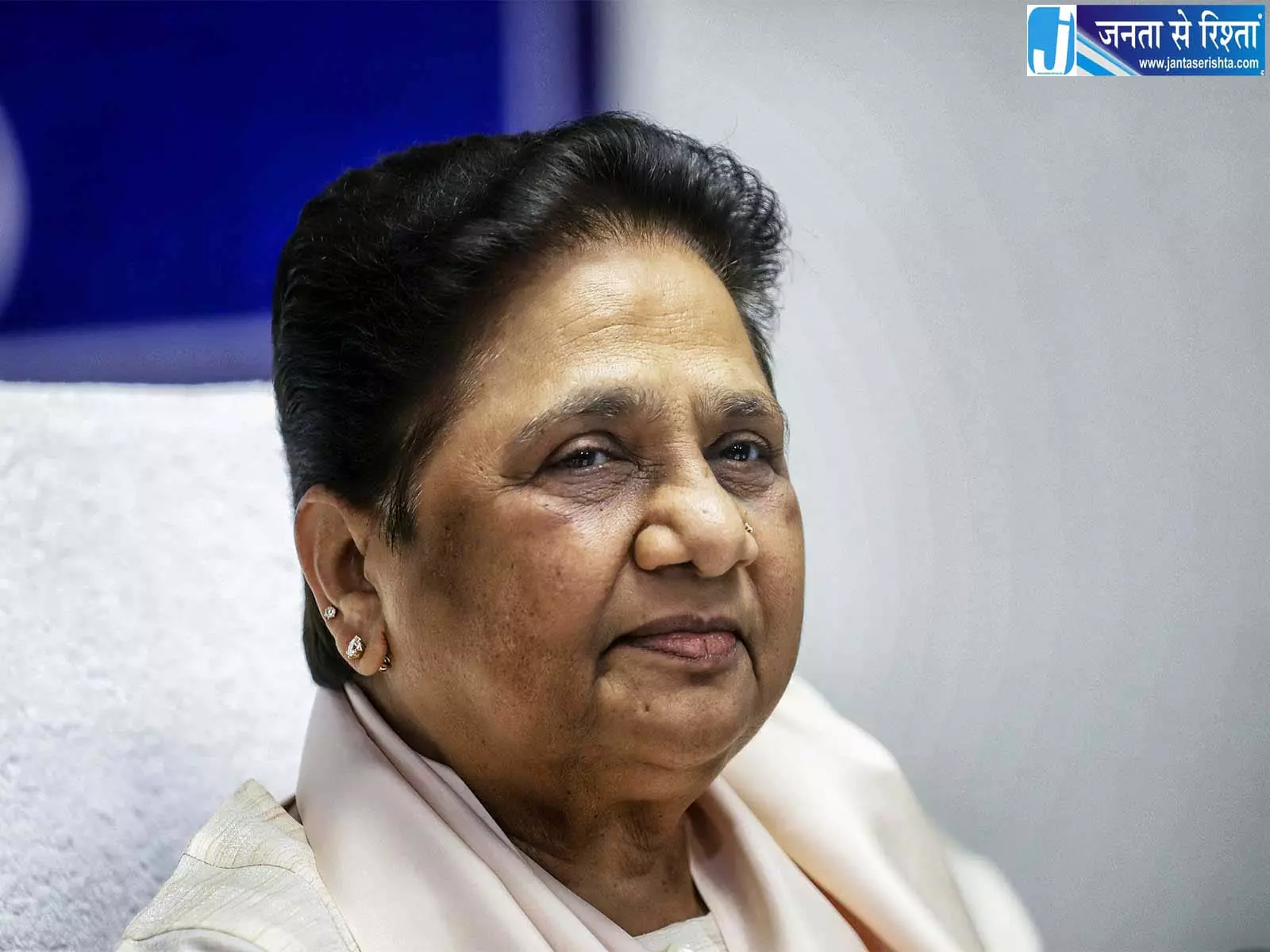 BSP में फिर गरमाई सियासत, मायावती ने अशोक सिद्धार्थ को दी कड़ी चेतावनी BSP में फिर गरमाई सियासत, मायावती ने अशोक सिद्धार्थ को दी कड़ी चेतावनी