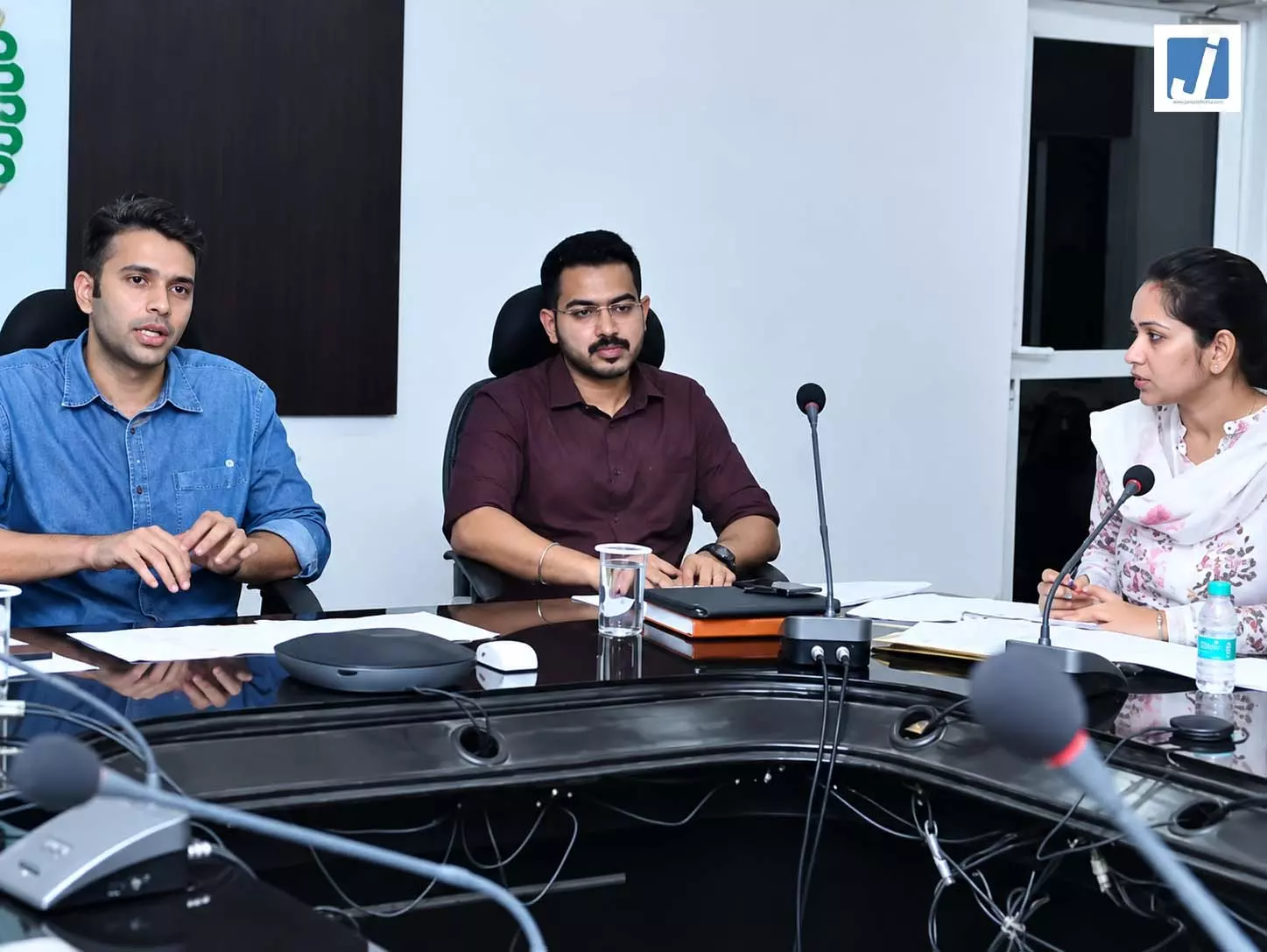 जल जीवन मिशन में देरी पर कलेक्टर सख्त, काम बंद रखने वाले ठेकेदारों को नोटिस जल जीवन मिशन में देरी पर कलेक्टर सख्त, काम बंद रखने वाले ठेकेदारों को नोटिस