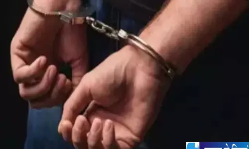 10 हजार की रिश्वत लेते पटवारी रंगे हाथ गिरफ्तार 10 हजार की रिश्वत लेते पटवारी रंगे हाथ गिरफ्तार
