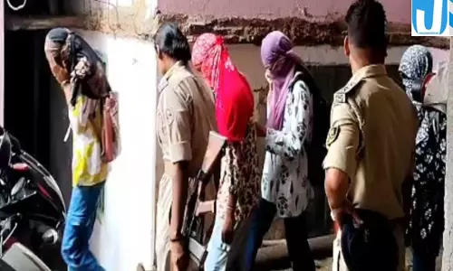 छपरा के होटल में पुलिस की रेड कई युवक-युवतियां हिरासत में